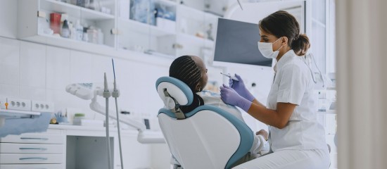 Chirurgiens-dentistes : des revenus professionnels à la hausse
